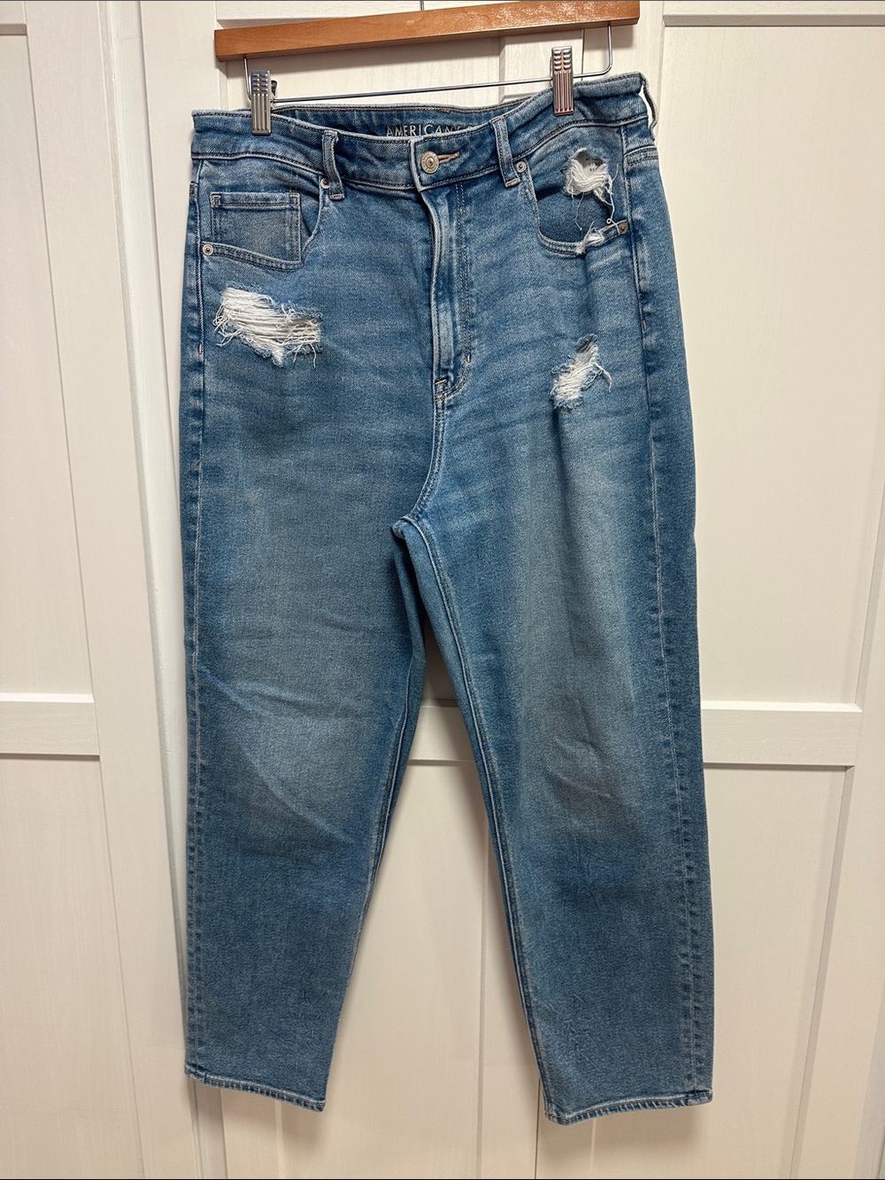 American Eagle Outfitters Light Blue Distressed Boyfriend Jeans